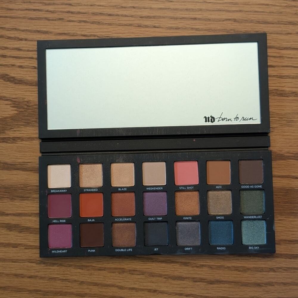 Urban Decay Born to Run Eyeshadow Palette Very Lightly SWATCHED - Picture 3 of 7